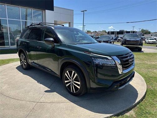 2023 Nissan Pathfinder Platinum