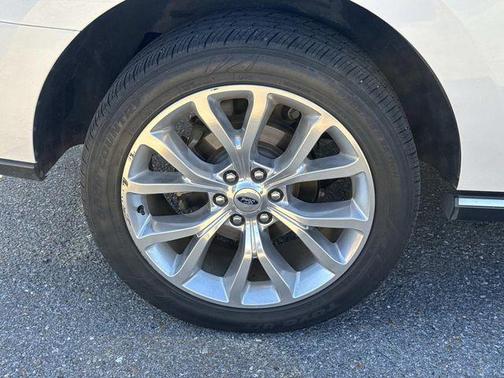 White Platinum 2018 Ford Expedition Limited