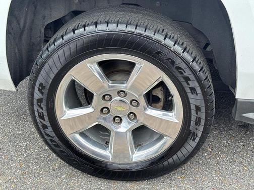 Summit White 2016 Chevrolet Suburban LT