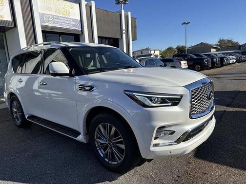 2022 INFINITI QX80 Luxe