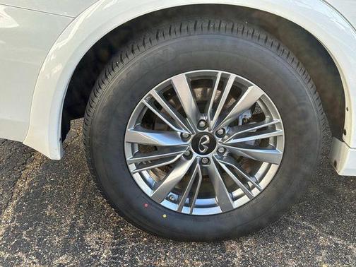 2022 INFINITI QX80 Luxe