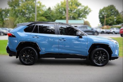 2024 Toyota RAV4 Hybrid SE