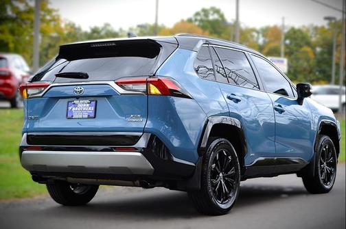 2024 Toyota RAV4 Hybrid SE