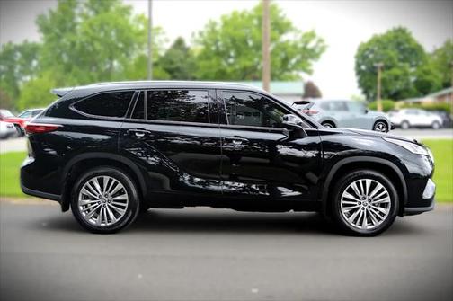 2023 Toyota Highlander Platinum