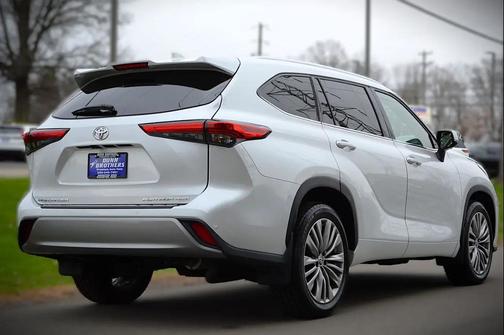 2022 Toyota Highlander Platinum