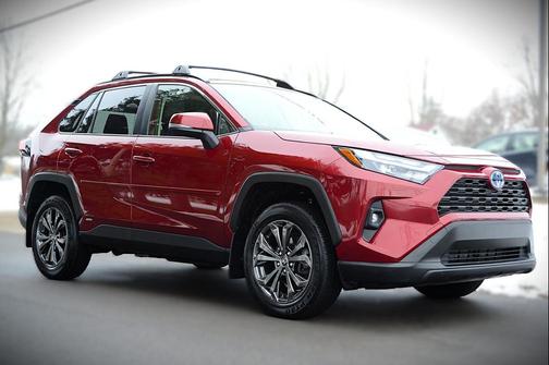 2022 Toyota RAV4 Hybrid XLE Premium