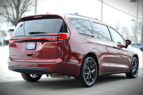 2022 Chrysler Pacifica Touring L