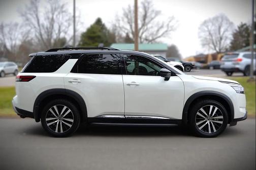 2023 Nissan Pathfinder Platinum 4WD