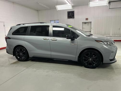 2023 Toyota Sienna XSE 7 Passenger