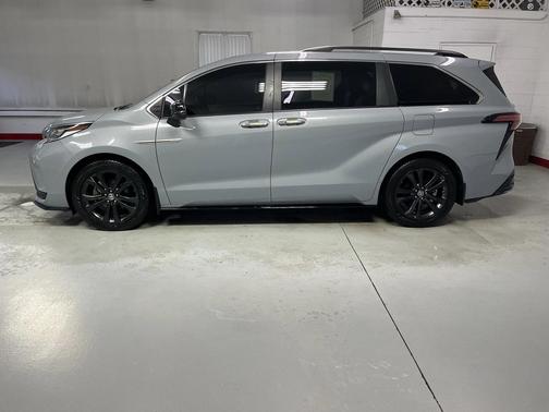 2023 Toyota Sienna XSE 7 Passenger