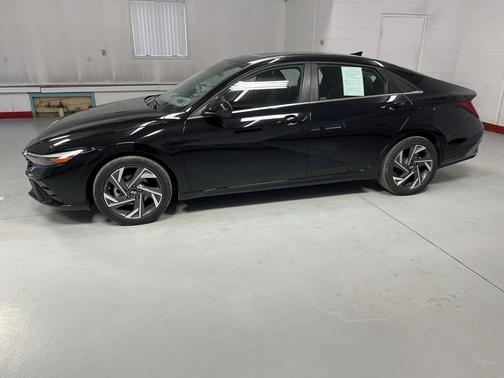 2025 Hyundai ELANTRA SEL