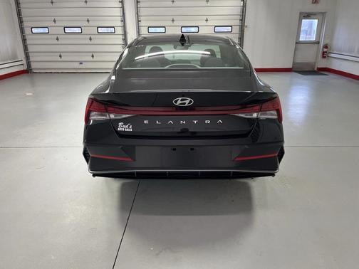 2025 Hyundai ELANTRA SEL