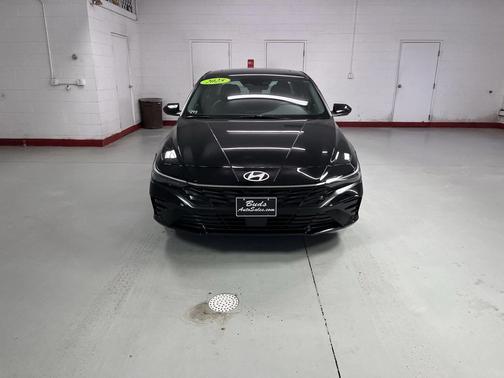 2025 Hyundai ELANTRA SEL