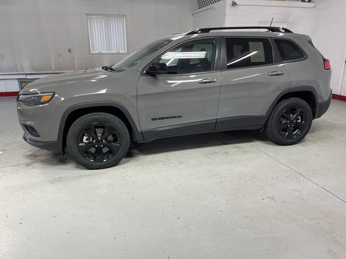 Sting-Gray Clearcoat 2023 Jeep Cherokee Altitude