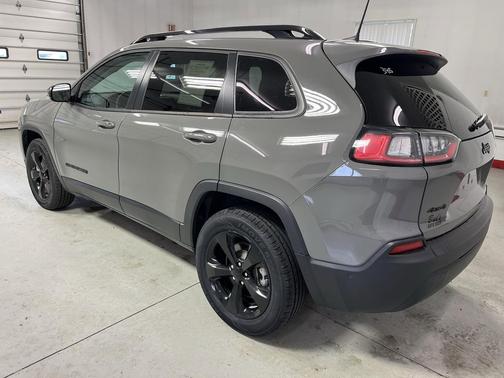 Sting-Gray Clearcoat 2023 Jeep Cherokee Altitude
