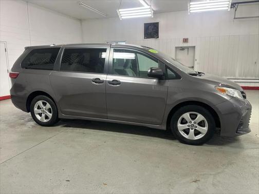2020 Toyota Sienna SE