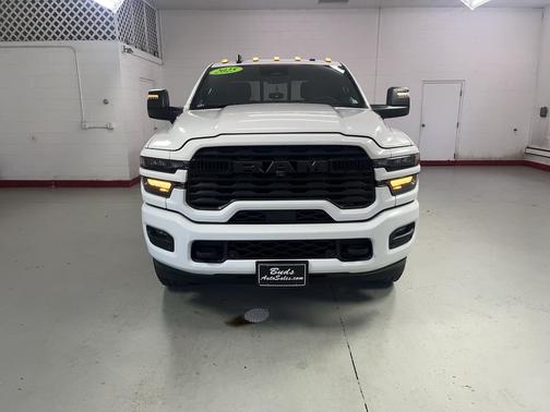 Bright White Clearcoat 2025 RAM 2500 Big Horn Crew Cab 4x4 6'4' Box