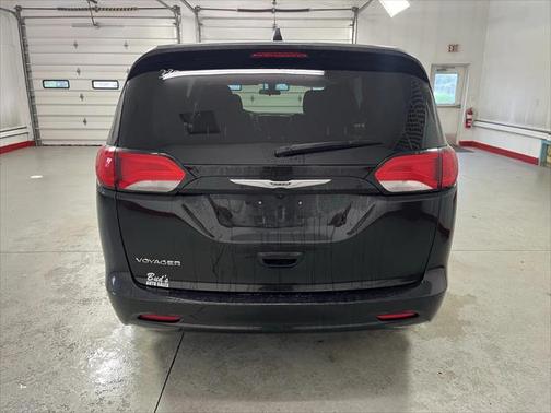 2022 Chrysler Voyager LX