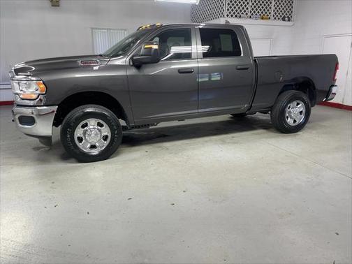 2024 RAM 2500 Tradesman Crew Cab 4x4 6'4' Box