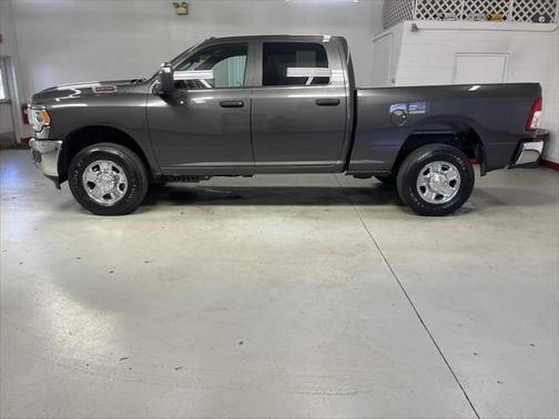 2024 RAM 2500 Tradesman Crew Cab 4x4 6'4' Box