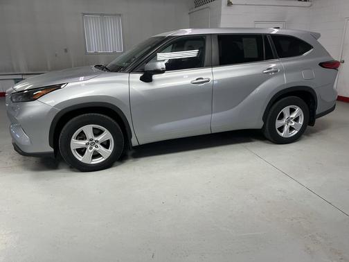 2023 Toyota Highlander LE