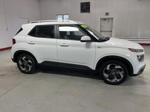 Ceramic White 2022 Hyundai VENUE SEL