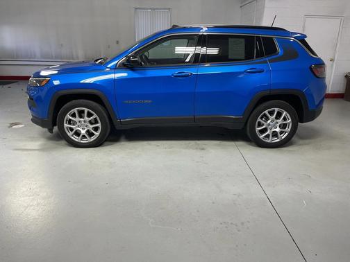 2022 Jeep Compass Latitude Lux