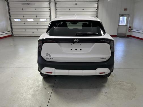 2025 Nissan Kicks SV