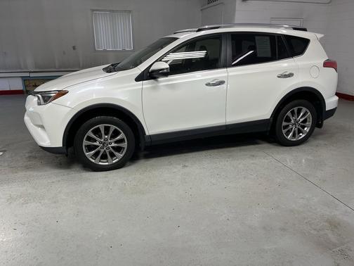 Blizzard Pearl 2018 Toyota RAV4 Limited