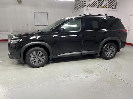 2025 Nissan Pathfinder SV 4WD