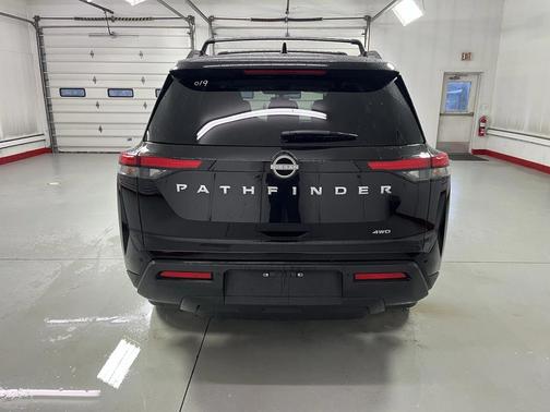 2025 Nissan Pathfinder SV 4WD
