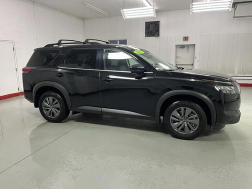 2025 Nissan Pathfinder SV 4WD