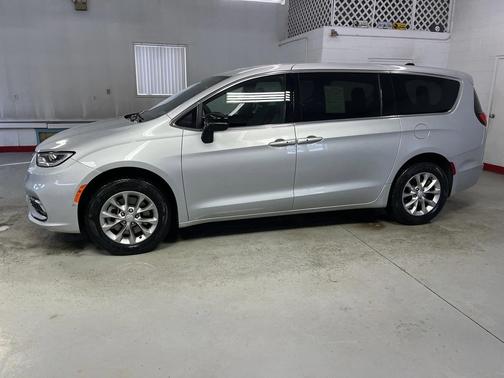 2026 Chrysler Pacifica L