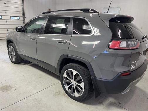 Sting-Gray Clearcoat 2022 Jeep Cherokee Limited