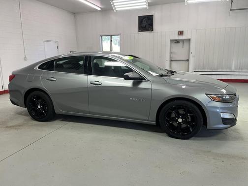Sterling Gray Metallic 2023 Chevrolet Malibu FWD 1LT