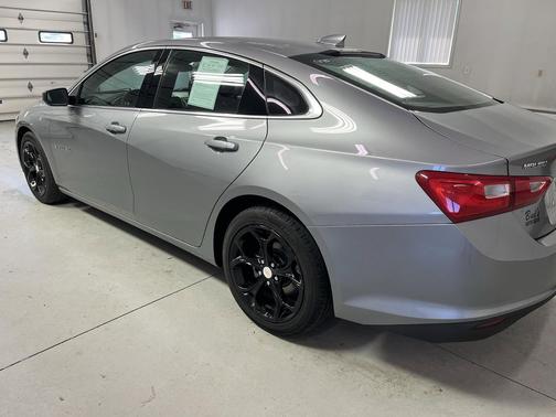 Sterling Gray Metallic 2023 Chevrolet Malibu FWD 1LT
