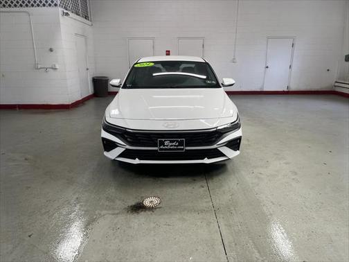 2024 Hyundai ELANTRA SE