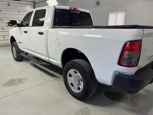 2020 RAM 2500 Tradesman Crew Cab 4X4 6'4' Box