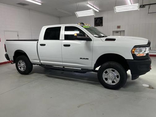 2020 RAM 2500 Tradesman Crew Cab 4X4 6'4' Box