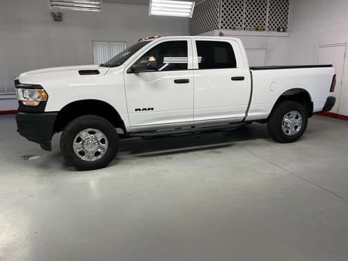 2020 RAM 2500 Tradesman Crew Cab 4X4 6'4' Box