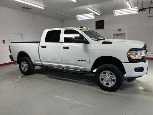 2020 RAM 2500 Tradesman Crew Cab 4X4 6'4' Box