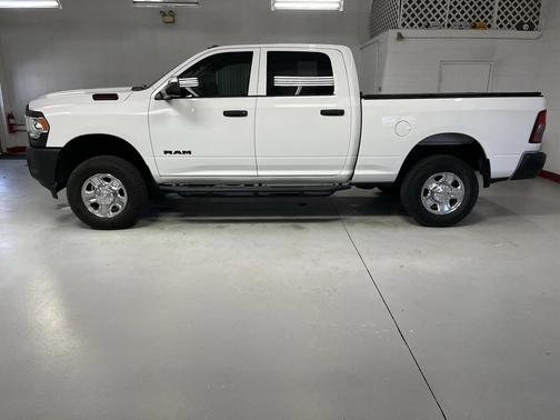 2020 RAM 2500 Tradesman Crew Cab 4X4 6'4' Box