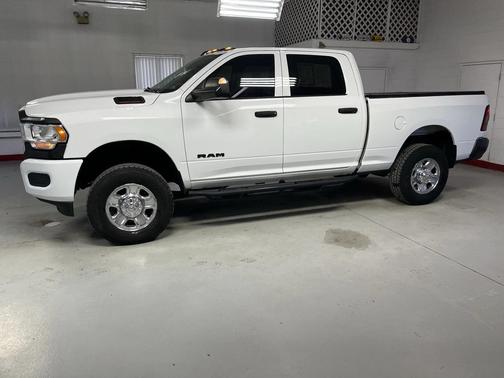 2020 RAM 2500 Tradesman Crew Cab 4X4 6'4' Box