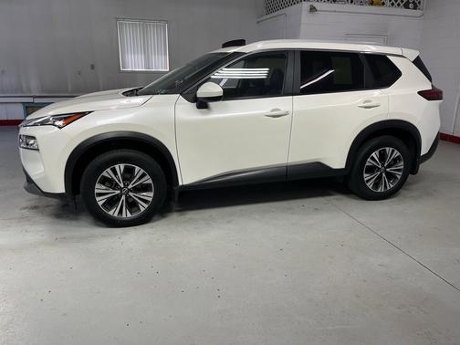 Pearl White Tricoat 2023 Nissan Rogue SV