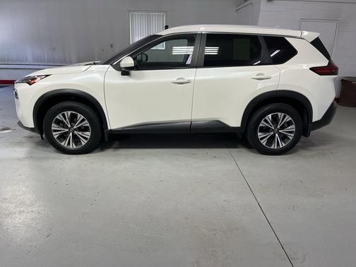 Pearl White Tricoat 2023 Nissan Rogue SV