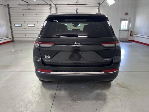 Rocky Mountain Pearlcoat 2023 Jeep Grand Cherokee Limited