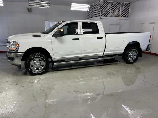 2024 RAM 2500 Tradesman Crew Cab 4x4 8' Box