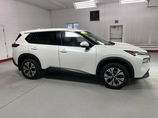 Pearl White Tricoat 2021 Nissan Rogue SV