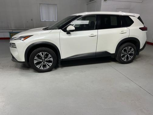 Pearl White Tricoat 2021 Nissan Rogue SV