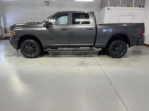 2023 RAM 2500 Laramie Crew Cab 4x4 6'4' Box